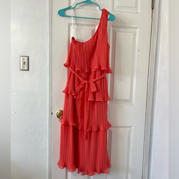 NWOT Lulus Vision of Spring Coral Plisse One-Shoulder Tiered Midi Dress - Picture 4 of 8